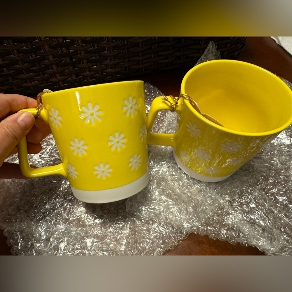2 10 Strawberry Street brand new large yellow mugs with flowers and gift tags